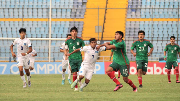 Jugadores de selección mexicana Sub-17 juegan contra El Salvador